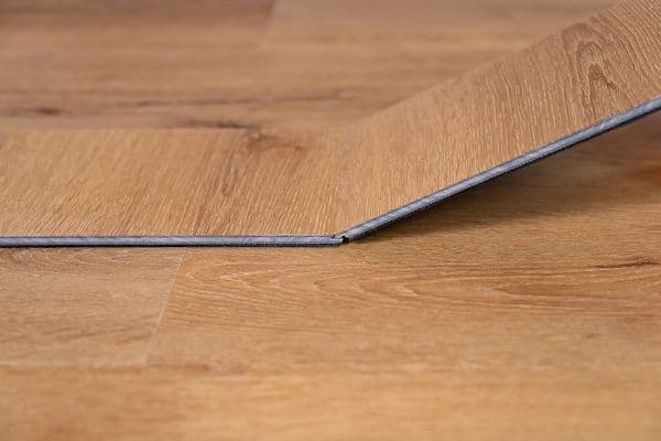 DISTRESSED  OAK  BFCore   SPC  FLOORING UKS19003