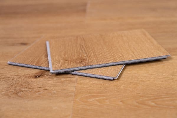 DISTRESSED  OAK  BFCore   SPC  FLOORING UKS19003