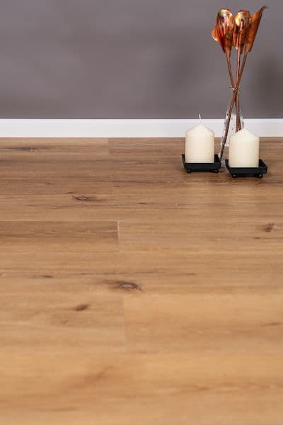 DISTRESSED  OAK  BFCore   SPC  FLOORING UKS19003